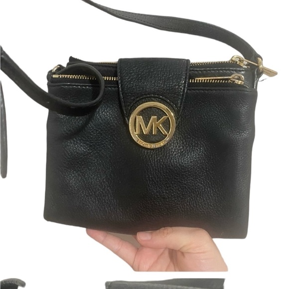 Michael Kors, MK Fulton, Black Pebbled Leather Crossbody Bag - Picture 15 of 16